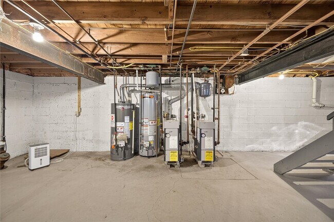 Building Photo - 1700 Mt Hope Ave