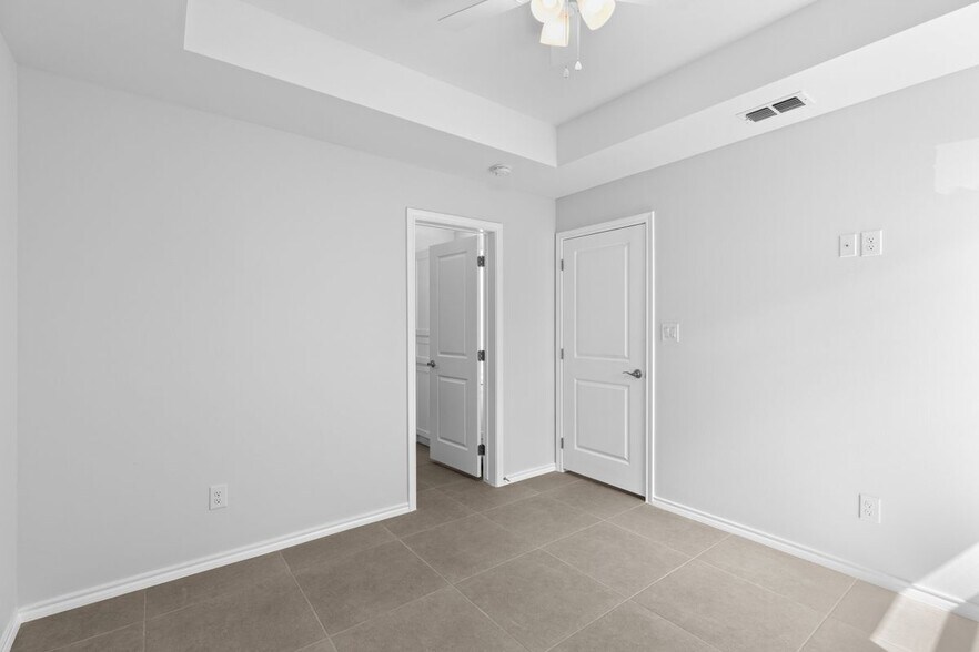 Building Photo - 664 Marrs Ave