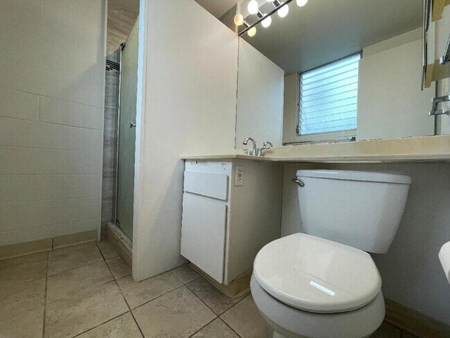 Building Photo - Hokulani Apts 1/1/1 pool, laundry