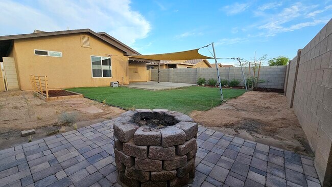 Building Photo - 3648 S Desert Oasis Dr