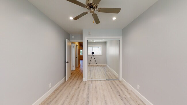 Building Photo - 730 S Serrano Ave