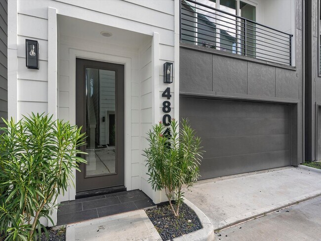 Building Photo - 4804 Elysian St