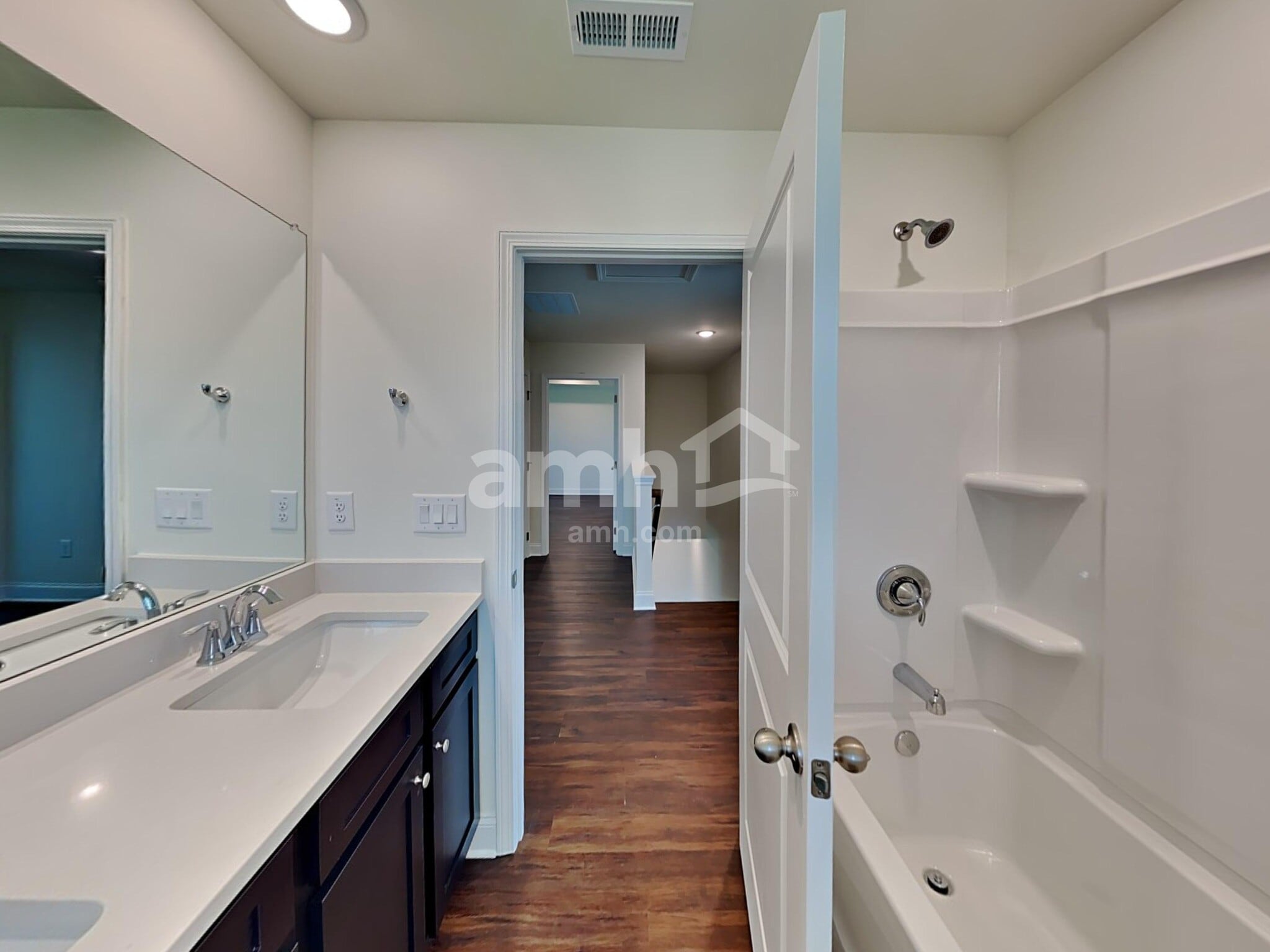 Building Photo - 310 Willow Ln