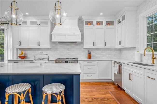 Building Photo - Beautifully Renovated 4 Bedroom 2.5 Bathroom Colonial