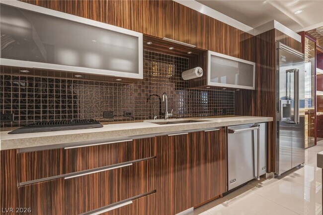 Building Photo - 3750 S Las Vegas Blvd