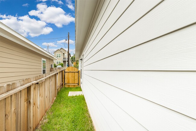 Building Photo - 16881 Glenheath St