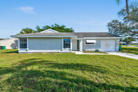 Building Photo - 749 SW Longleaf Pl