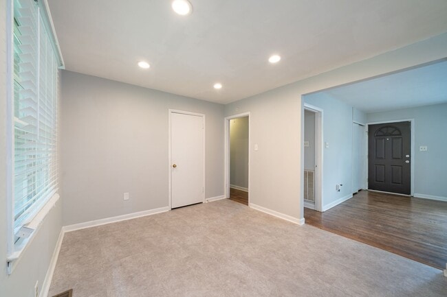 Building Photo - Charming 3 Bed, 1 Bath near Downtown Raleigh