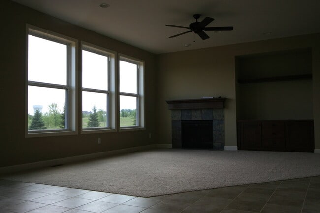 Building Photo - Stunning 5BR/3.5BA Single Family Home w/ 3...