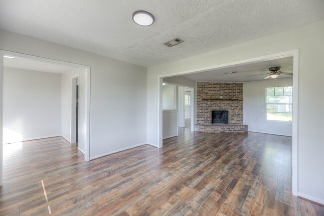 Building Photo - 1202 Dunbar Ave