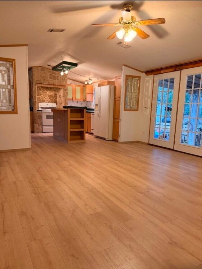 Building Photo - 642 Hidden Oaks Dr