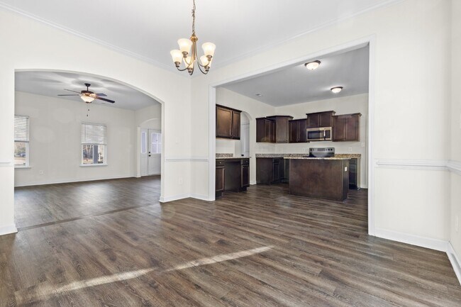 Building Photo - Evans Crossing