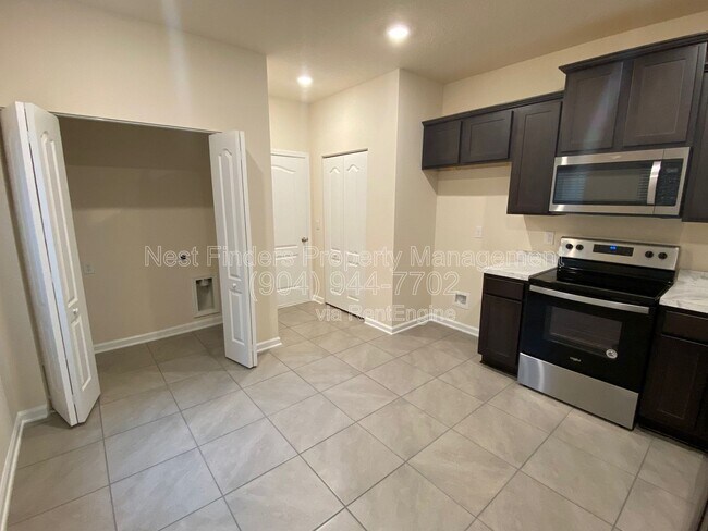 Building Photo - 9588 Star Dr