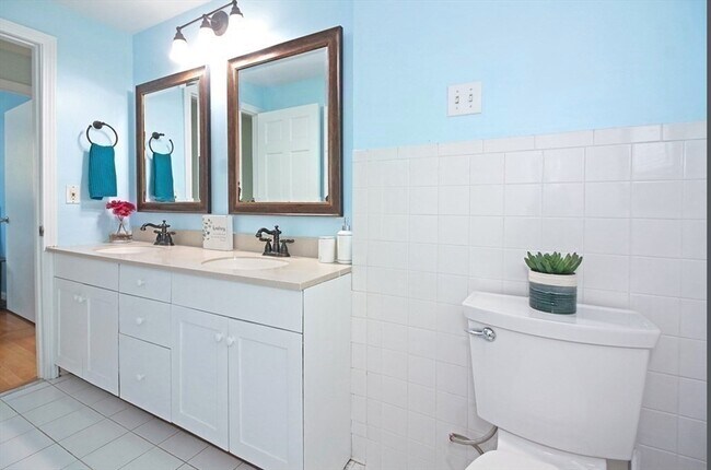 Building Photo - 88 St Mary St