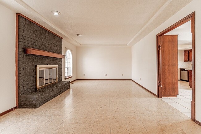 Building Photo - 4 Bed 2 Bath in SW Oklahoma City