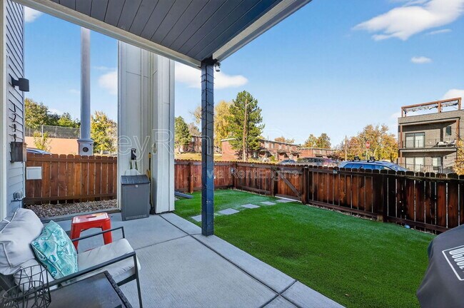 Building Photo - 1299 Newton St