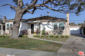 Building Photo - 8460 Vicksburg Ave