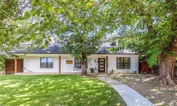 Building Photo - 9805 Estate Ln