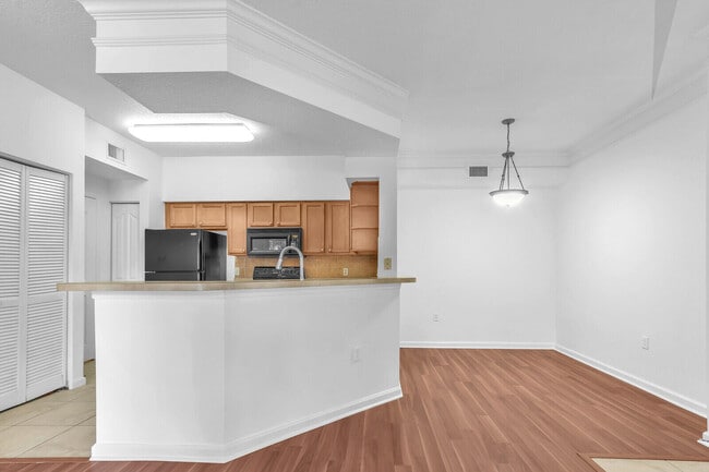 Building Photo - 3110 Myrtlewood Cir E