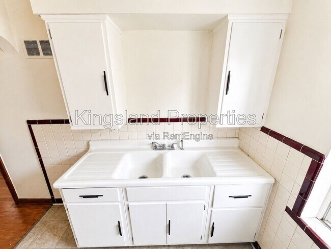 Building Photo - 3841 Kingsland Ct