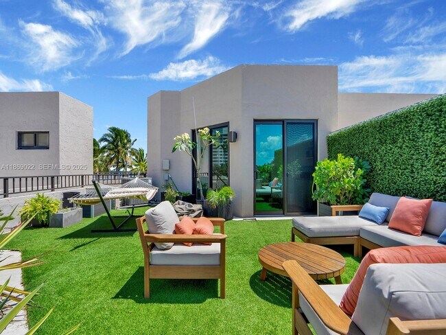 Building Photo - 201 Crandon Blvd