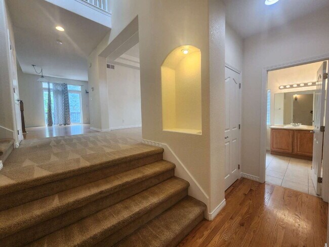 Building Photo - Beautiful 4 Bedroom Home In Beacon Point! Cherry Creek Schools!