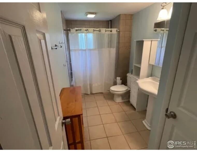 Building Photo - 1915 Collyer St