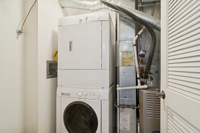 Building Photo - 77 N Quentin Rd