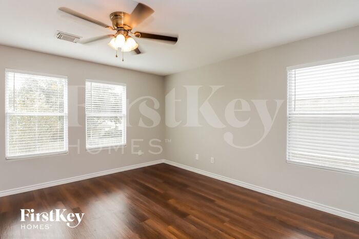 Building Photo - 18215 Barkers Crest Dr