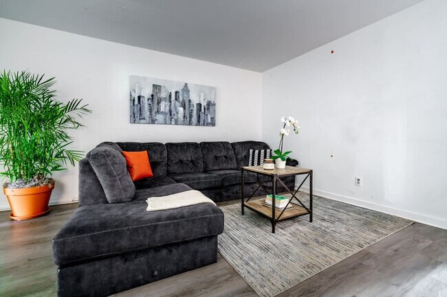 Building Photo - 605 Dennison Ave