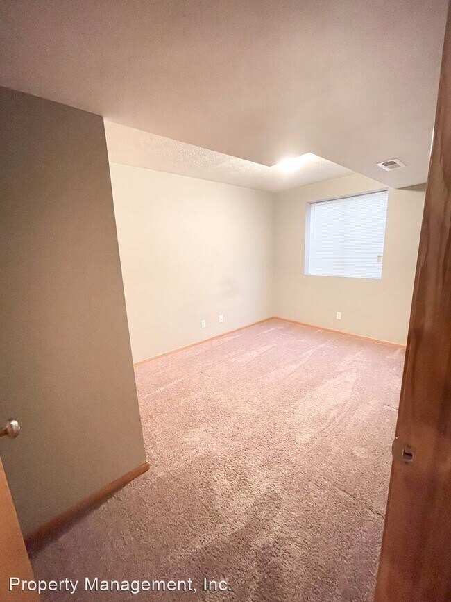 Building Photo - 3 br, 3 bath House - 2405 City View Court