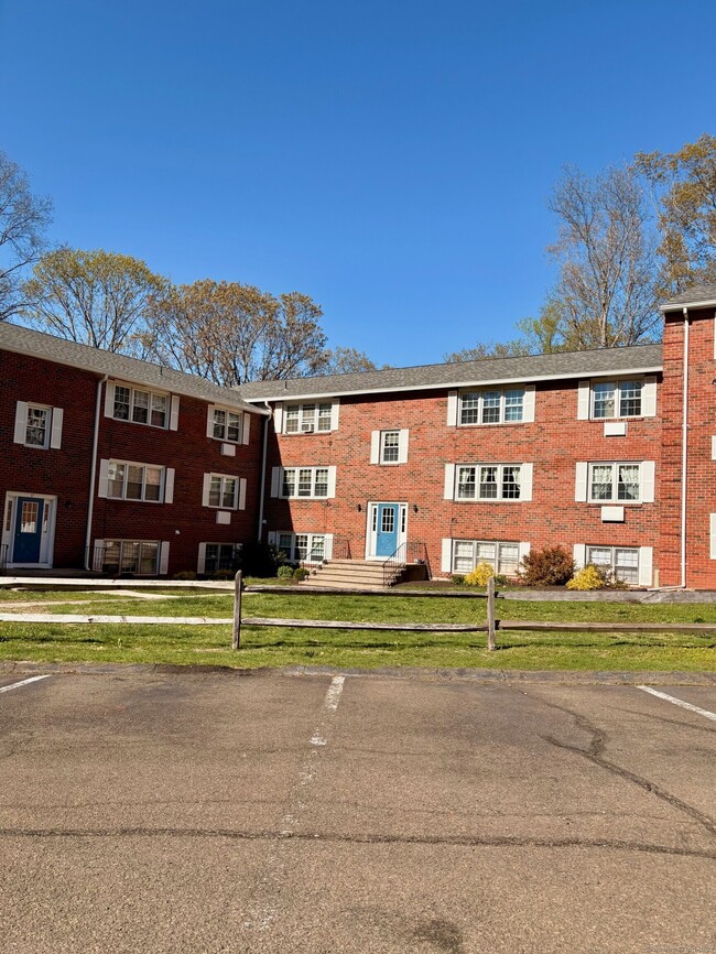 Building Photo - 39 Briarwood Ln