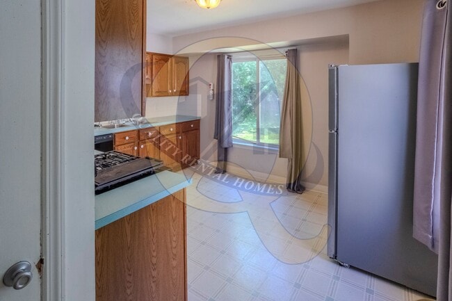 Building Photo - Charming 3-bedroom Cape Cod with a versatile loft and plenty of space to enjoy!