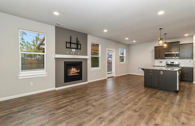 Building Photo - 10213 6th Pl SE