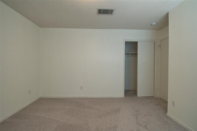 Building Photo - 1107 Thorn Creek Pl