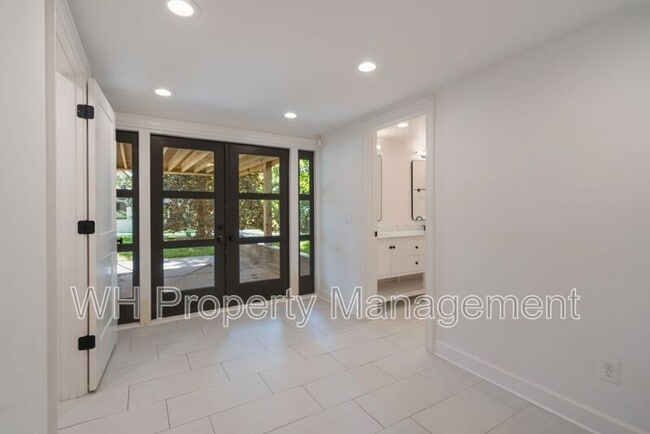 Building Photo - 541 Skyview Dr