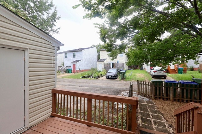 Building Photo - 1512 Lakeview Ave