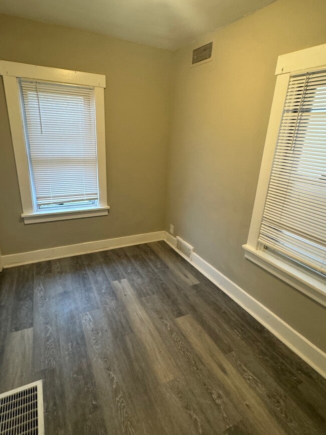 Building Photo - 1217 Scott St