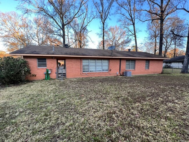 Building Photo - SINGLE FAMILY BRICK HOME IN NORTH HIGHLAND