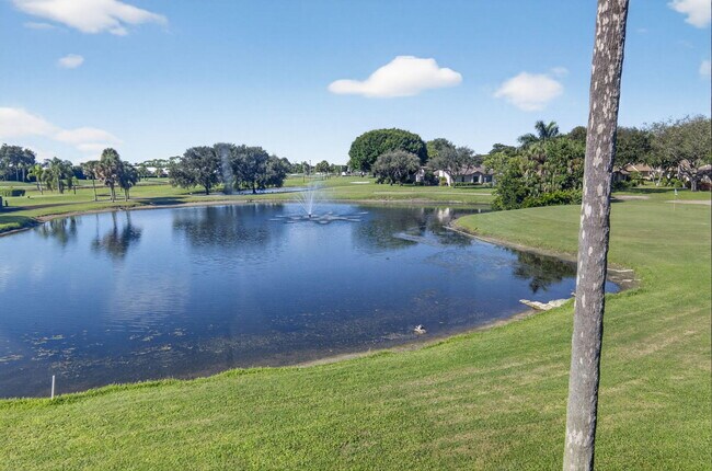 Building Photo - 5152 Golfview Ct