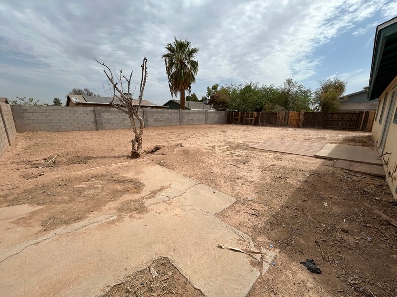 Building Photo - 2060 W Peralta Ave
