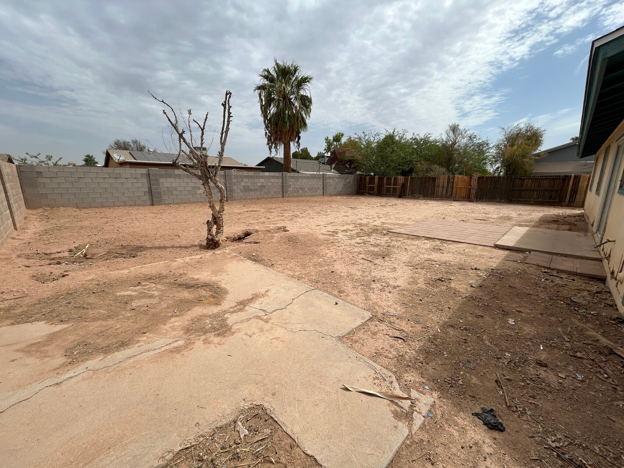 Building Photo - 2060 W Peralta Ave