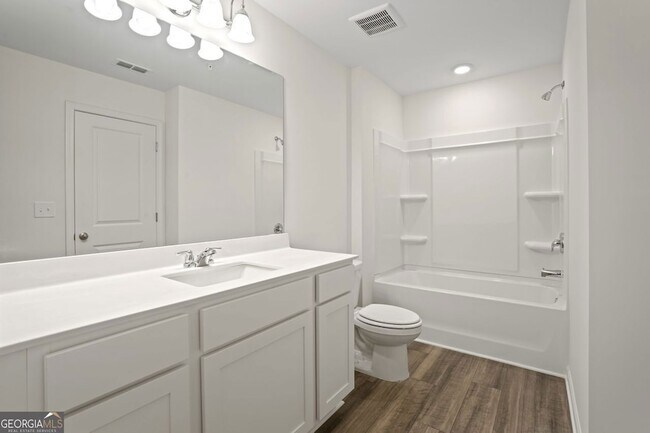 Building Photo - 541 Magnolia Cir