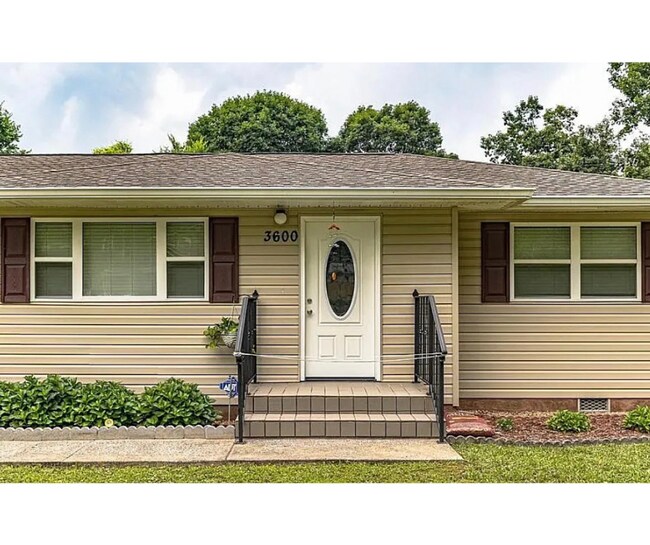 Building Photo - 3600 Bennett Rd