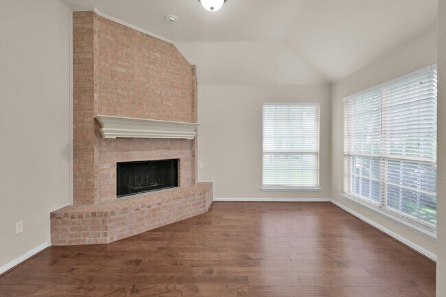 Building Photo - 3030 Hemingway Dr