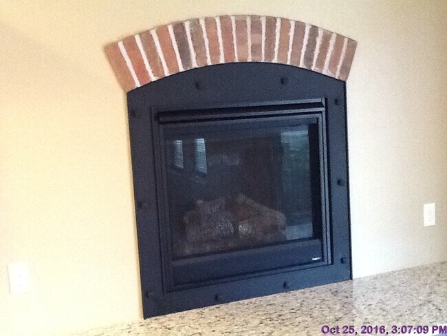 Building Photo - Beautiful home located it Madelyn estates in Meridian