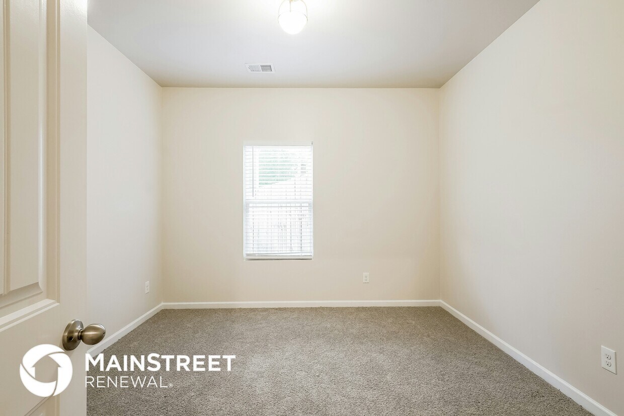 Building Photo - 1080 Park View Dr