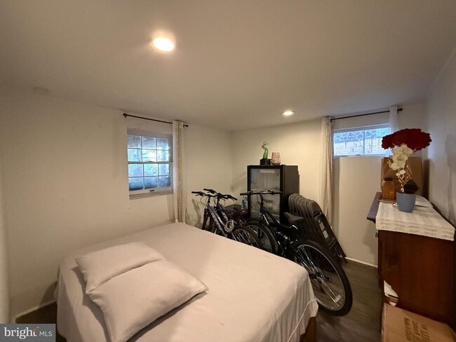 Building Photo - 410 N 5th Ave