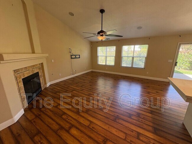 Building Photo - 3524 S Lincoln Ct