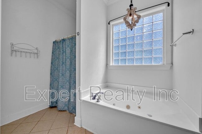 Building Photo - 6285 S Clubview Cir